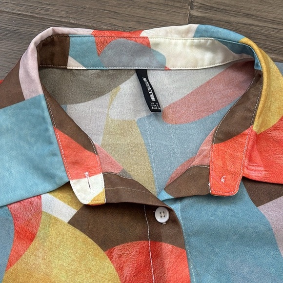 Pretty Little Thing | Multi Abstract Printed Oversized Button Up Blouse Size 4 - Picture 9 of 16